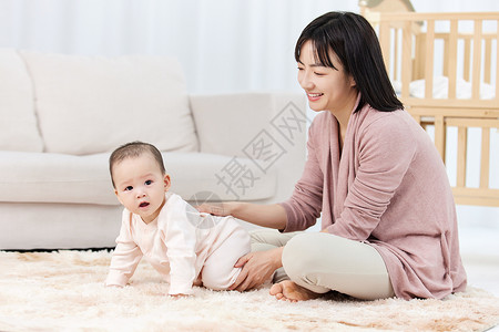 月嫂陪伴新生儿小宝宝图片