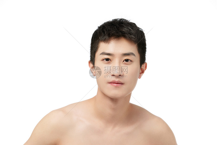 年轻男士美容护肤造型图片