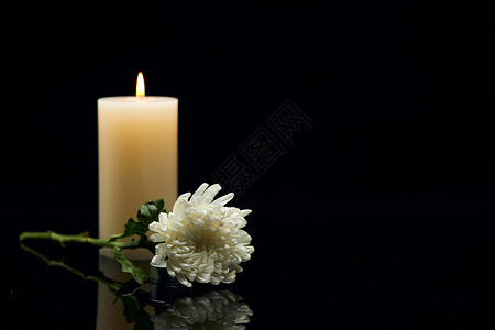 祈福祝福燃烧的蜡烛黑色背景许愿高清图片素材