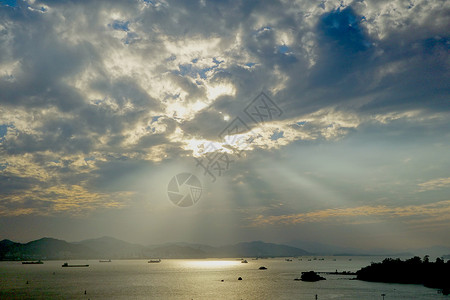 厦门港日落鼓浪屿码头高清图片