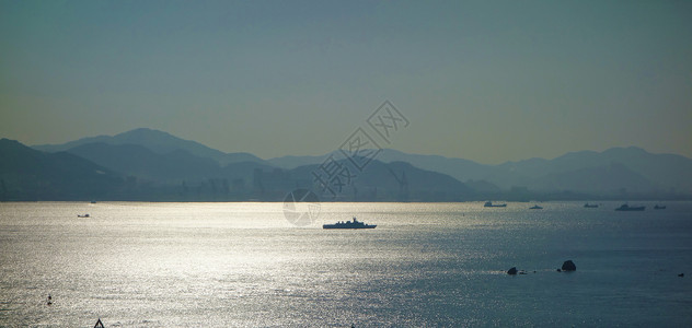 军舰的素材波光粼粼的海面背景