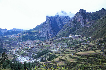 甘南扎尕那山脉陡直高清图片