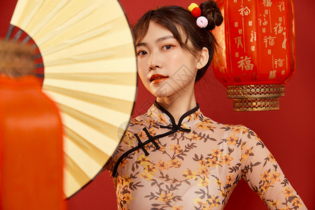 古典东方国潮旗袍美女拿折扇模特高清图片素材