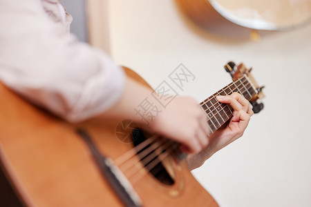 弹吉他的手特写按和弦高清图片