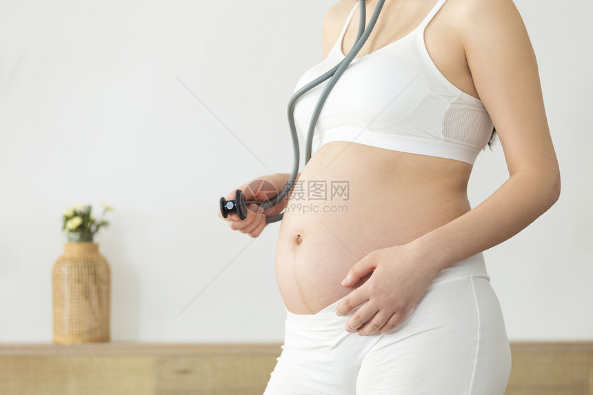 孕妇用听诊器听肚子图片