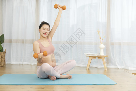 居家孕妇做瑜伽高清图片
