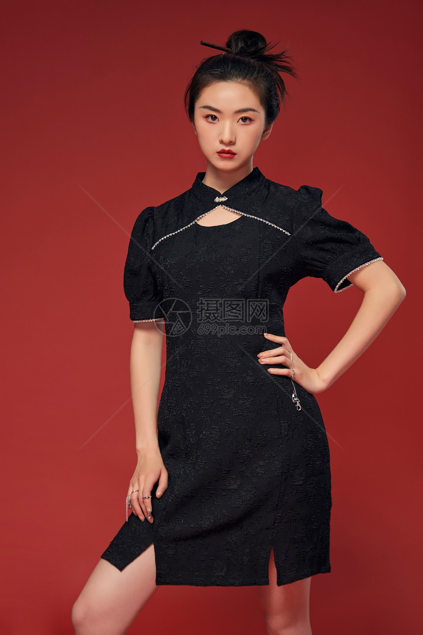 中国风旗袍美女图片