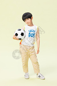 童真小男孩玩足球俏皮高清图片素材