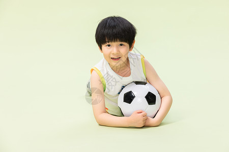童真小男孩玩足球中国人高清图片素材