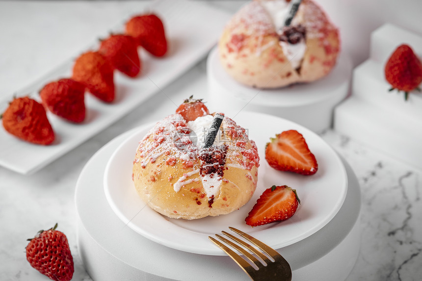 香甜草莓奶油蛋糕图片