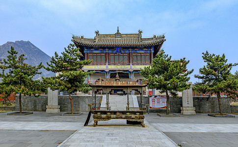 呼和浩特乌素图庆缘寺春季外景背景图片