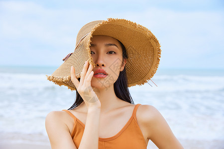 夏日海边旅行的清新美女图片