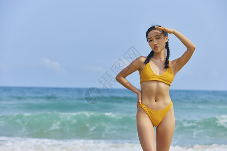 夏日海边比基尼性感美女图片