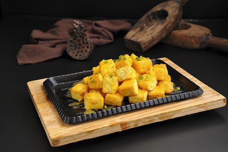 黄豆腐素材铁板蛋黄焗豆腐   美食摄影背景