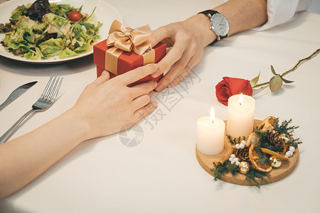 烛光晚餐插画情人节情侣相亲约餐桌上送礼物背景