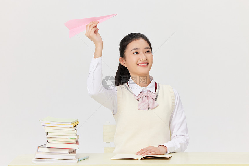 高考冲刺学习的女学生图片