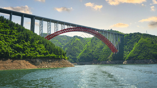 基建建设重庆巫山小三峡建设中的桥梁背景