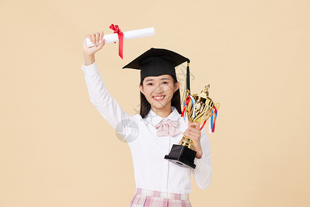 手拿毕业证高兴的女生毕业季高清图片素材
