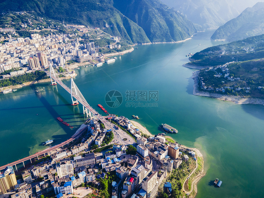 长江三峡重镇巴东长江大桥三峡巫峡航拍图片
