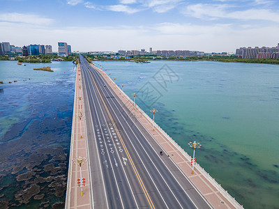 航拍蓝天白云下的宁夏银川水上公园背景图片