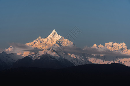 香格里拉梅里雪山梅里雪山日照金山背景