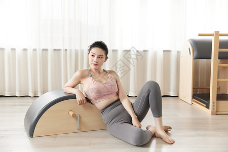 女性瑜伽休息背景图片