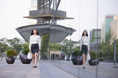 城市职场女性白领上班亚洲人高清图片素材