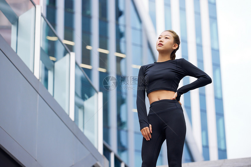 城市健身美女形象图片