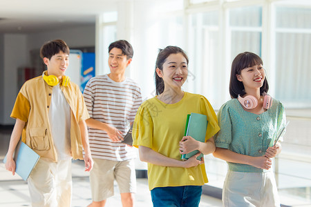 学习小组年轻大学生一起下课背景