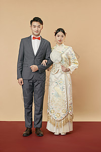 年轻情侣中式婚纱照图片素材