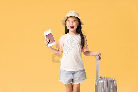 行旅箱插画手拿机票和护照拉着行旅箱的小女孩背景