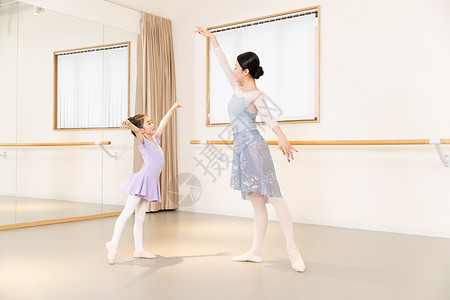 芭蕾舞小女孩芭蕾舞培训老师教学背景