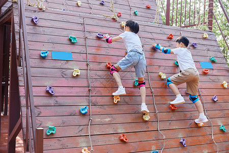 儿童训练素材儿童户外攀爬运动背影背景