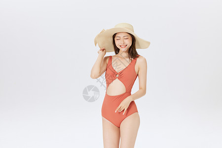 夏日防晒戴草帽的活泼泳装女孩图片