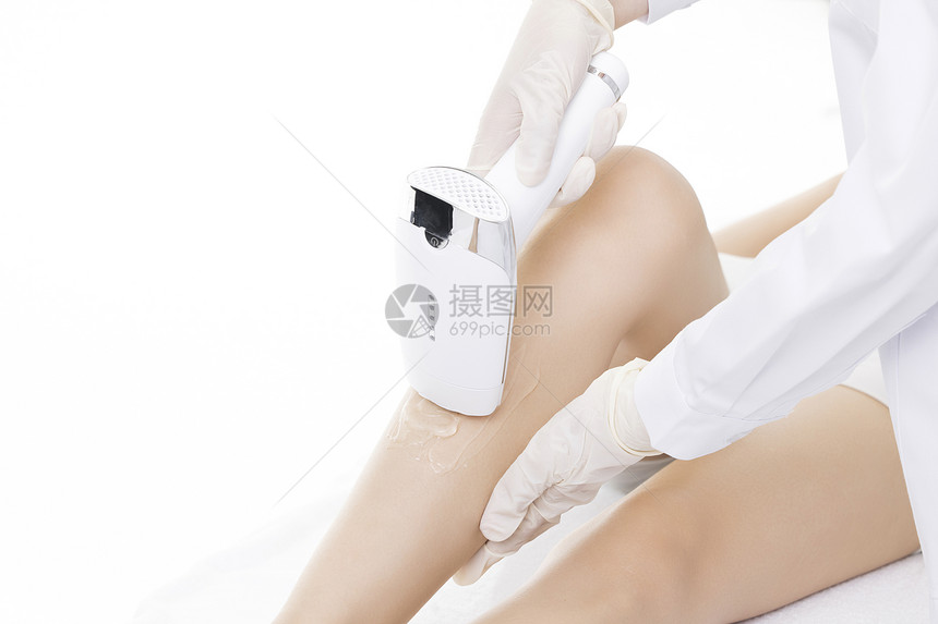 女性腿部激光脱毛特写图片