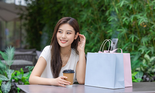 美女逛街购物喝咖啡图片