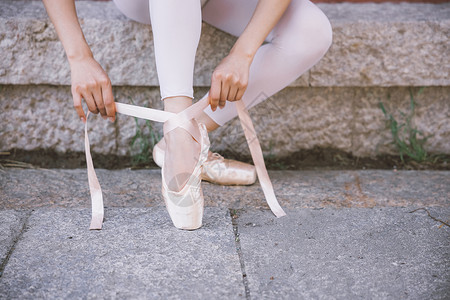 白舞蹈鞋素材芭蕾舞鞋系绑带特写背景