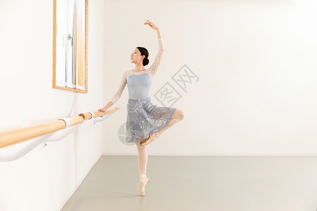芭蕾舞者舞蹈展示练习图片