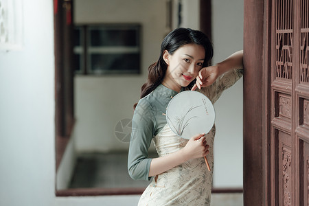 身材曼妙的旗袍美女优雅高清图片素材