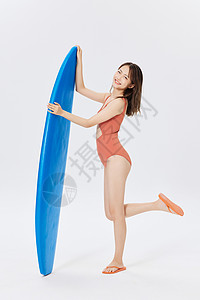 冲浪玩耍夏日沙滩美女展示冲浪板背景