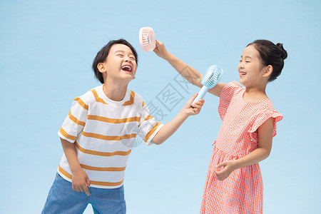夏日吹风扇的儿童高清图片