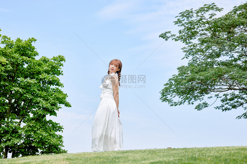 夏日美女清新写真图片