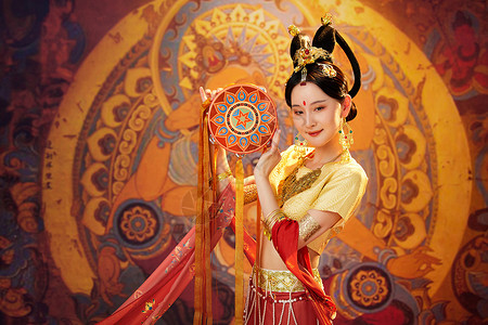 中国风敦煌美女手举风铃鼓跳舞高清图片