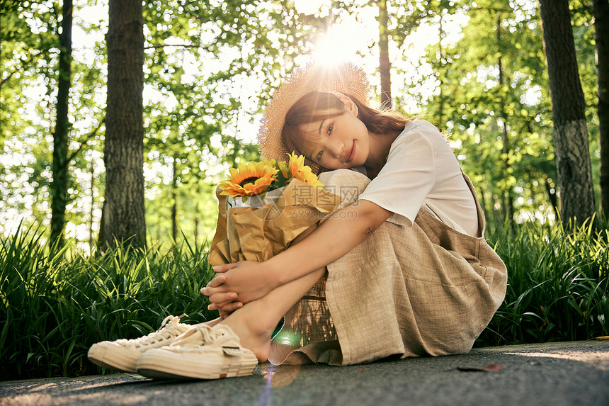 夕阳下的清新夏日美女图片