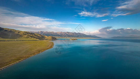 5A景区航拍纯净的新疆赛里木湖景区图片