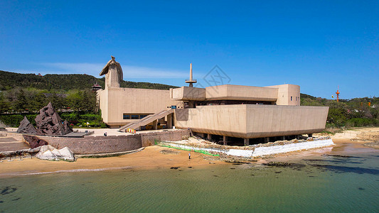 航拍5A景区山东威海刘公岛景区甲午海战纪念馆主体建筑图片