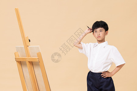 少儿暑期班学习绘画遇到瓶颈的小男孩背景
