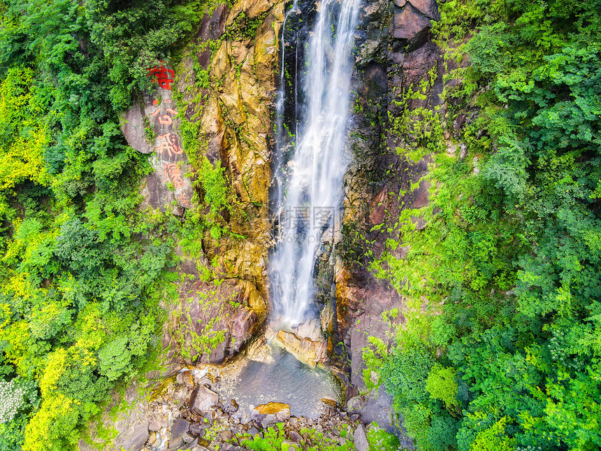 5A风景区明月山云中飞瀑图片