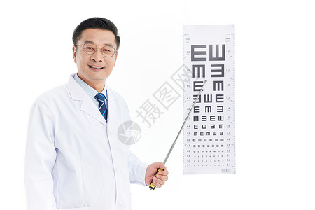 眼科医生引导使用视力检查表图片