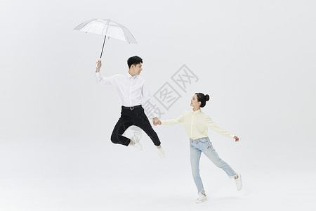 恩爱撑着伞的情侣背景图片